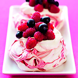 Pink marbled berry meringue recipe Pink marbled berry meringue recipe