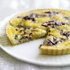Two-cheese and onion quiche recipe Two-cheese and onion quiche recipe