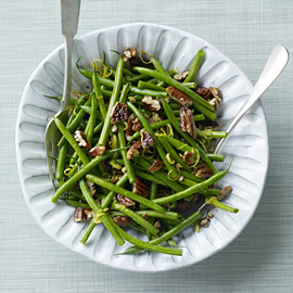Green beans with lemon, maple syrup and pecans recipe Green beans with lemon, maple syrup and pecans recipe