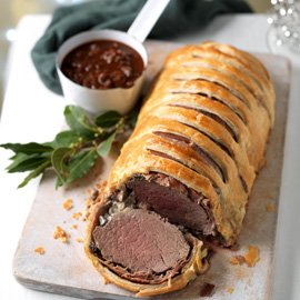 Beef encroute with red wine sauce