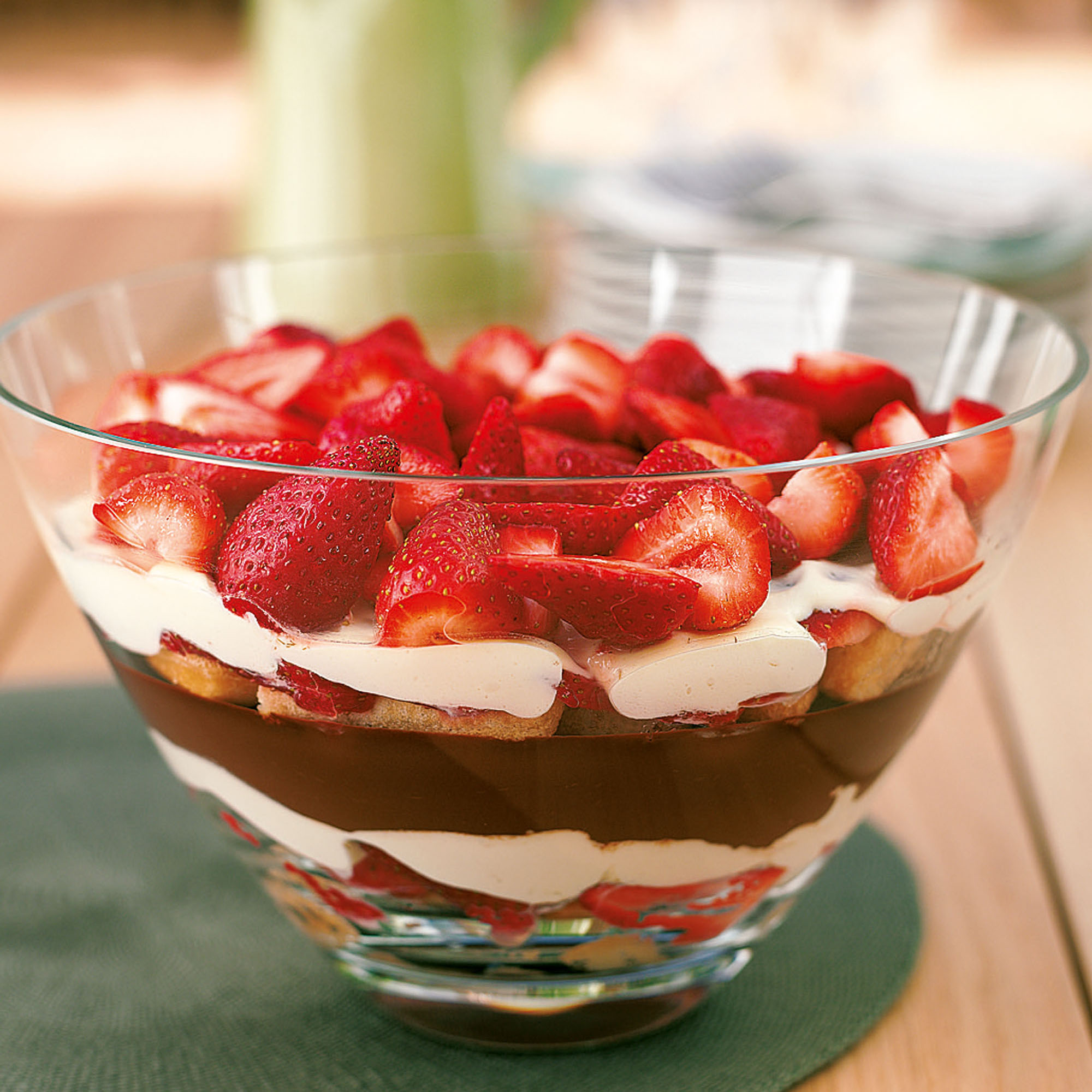 Strawberry and chocolate mascarpone trifle recipe Strawberry and chocolate mascarpone trifle recipe