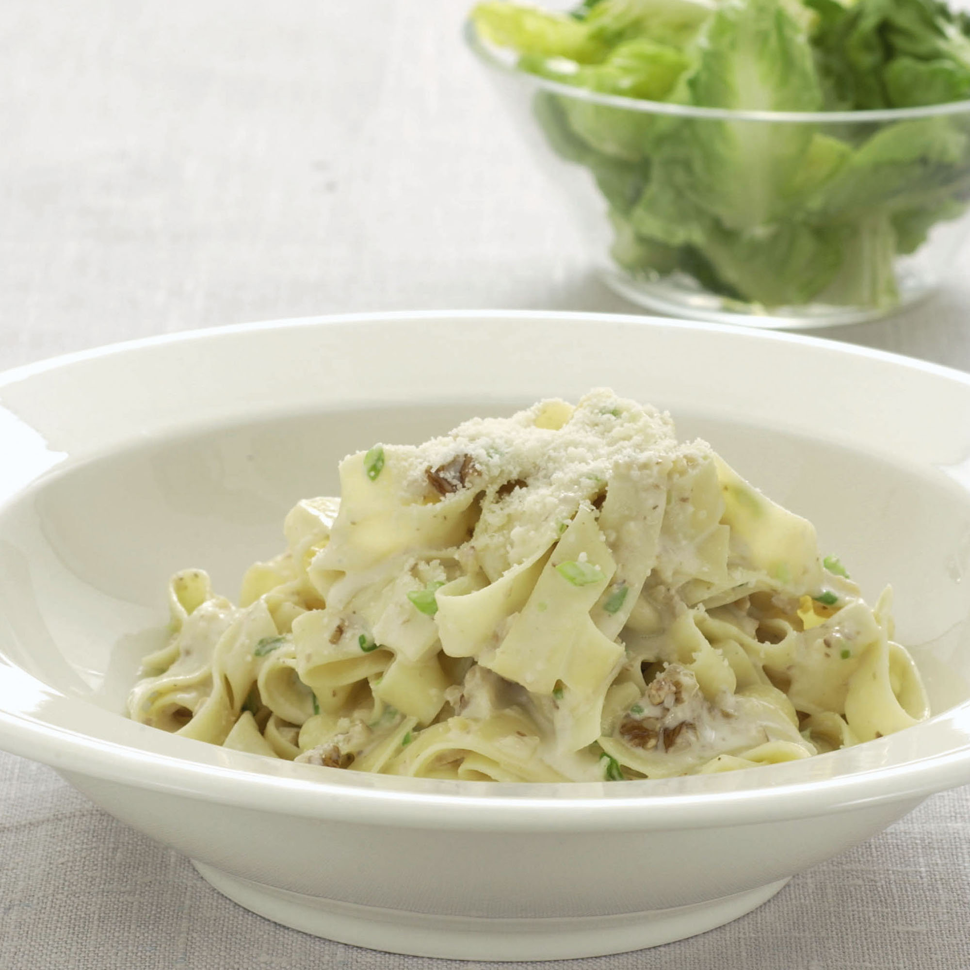 Tagliatelle with Gorgonzola and toasted walnuts recipe