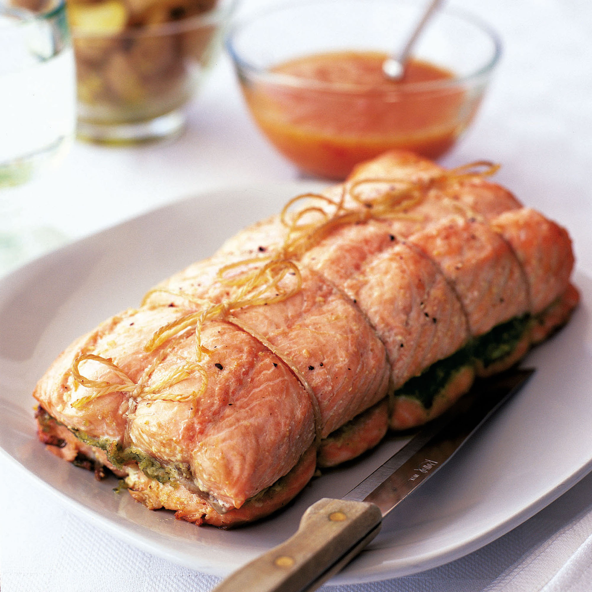 Salmon with pesto and fresh tomato sauce recipe Salmon with pesto and fresh tomato sauce recipe