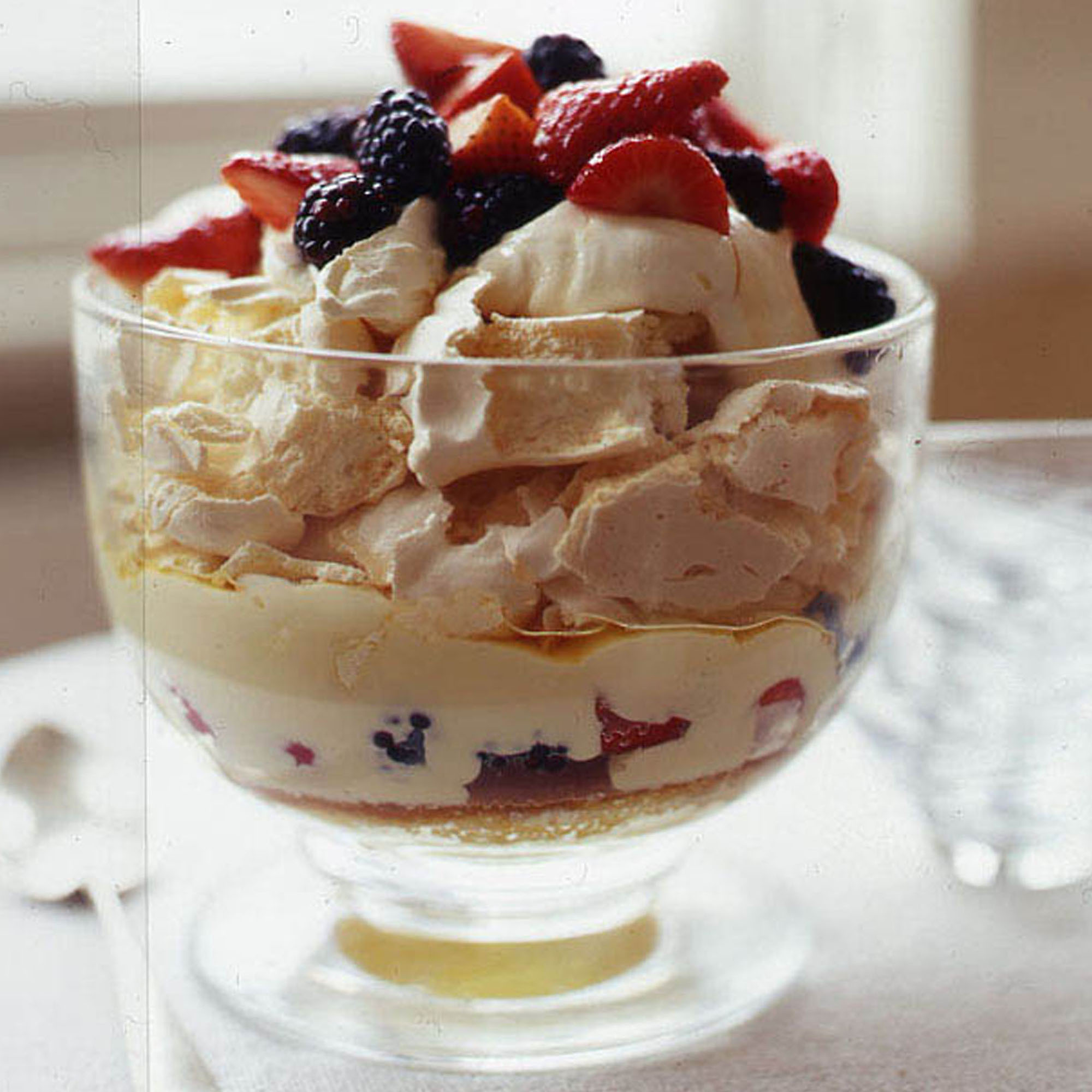 Strawberry liqueur trifle recipe Strawberry liqueur trifle recipe