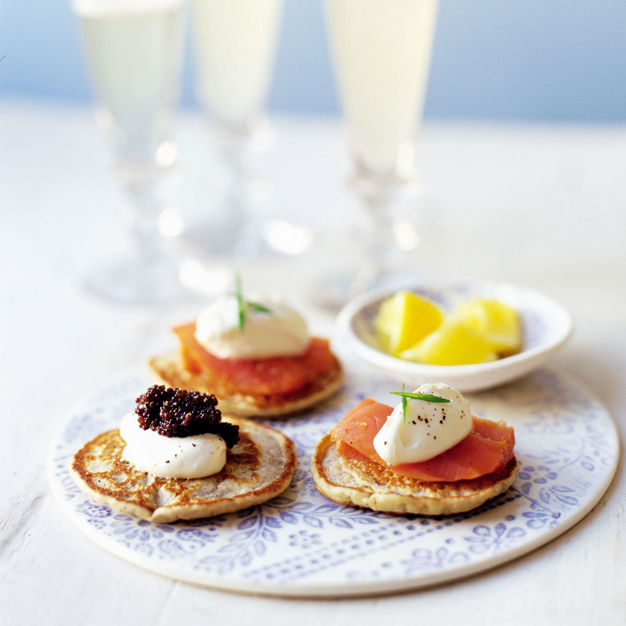 Smoked salmon and caviar blinis recipe Smoked salmon and caviar blinis recipe
