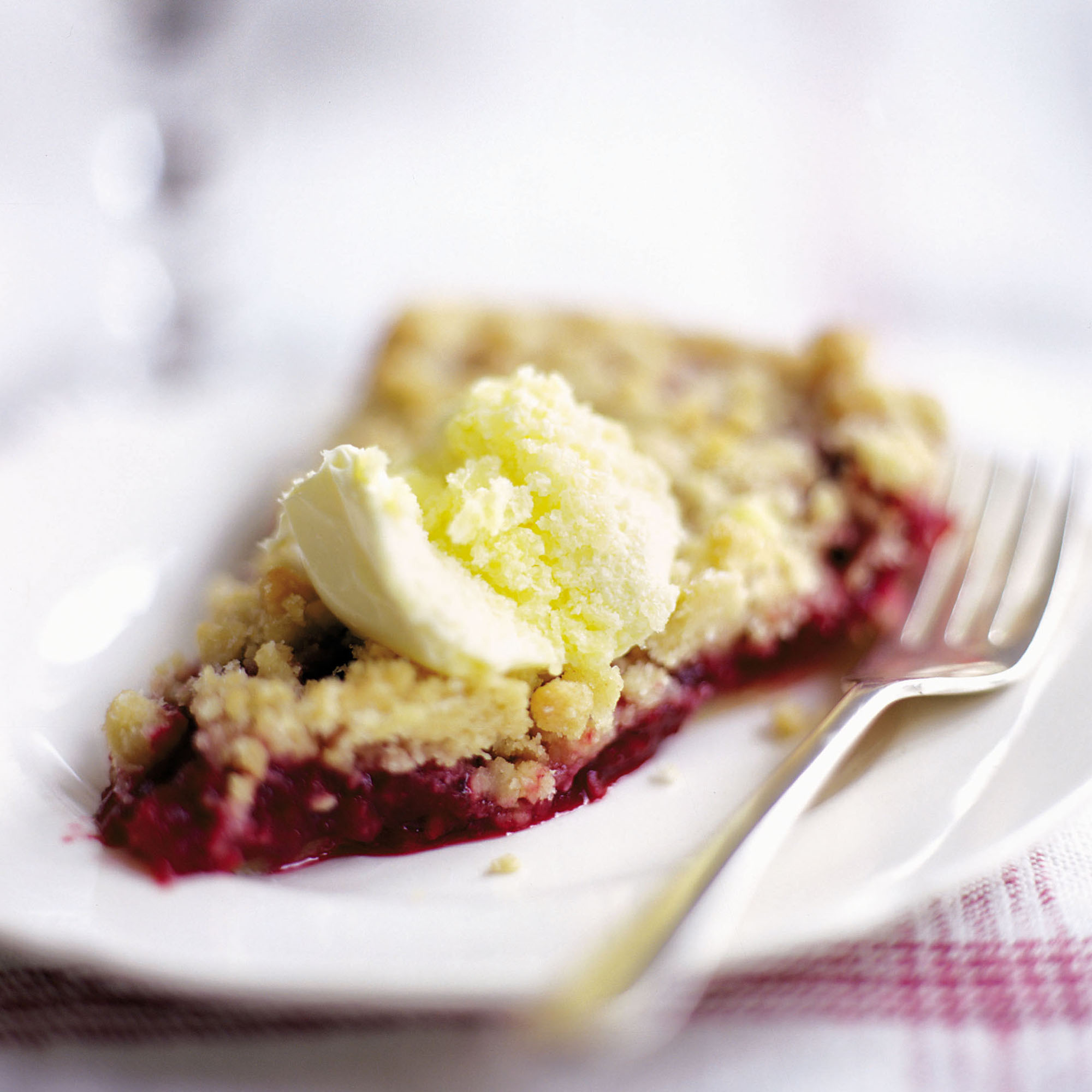 Blackberry and apple crumble tart recipe Blackberry and apple crumble tart recipe