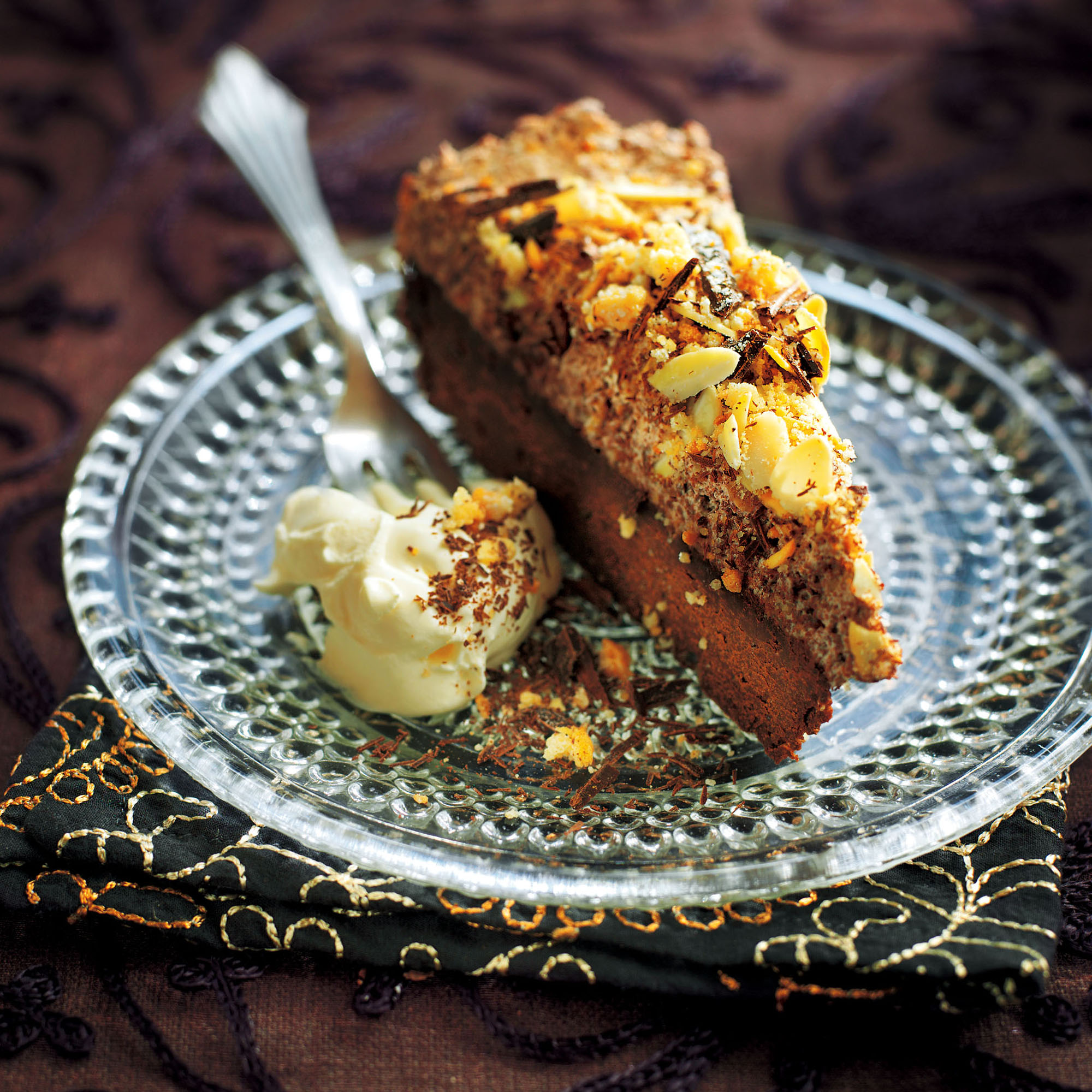 Frozen chocolate cake with amaretti topping recipe