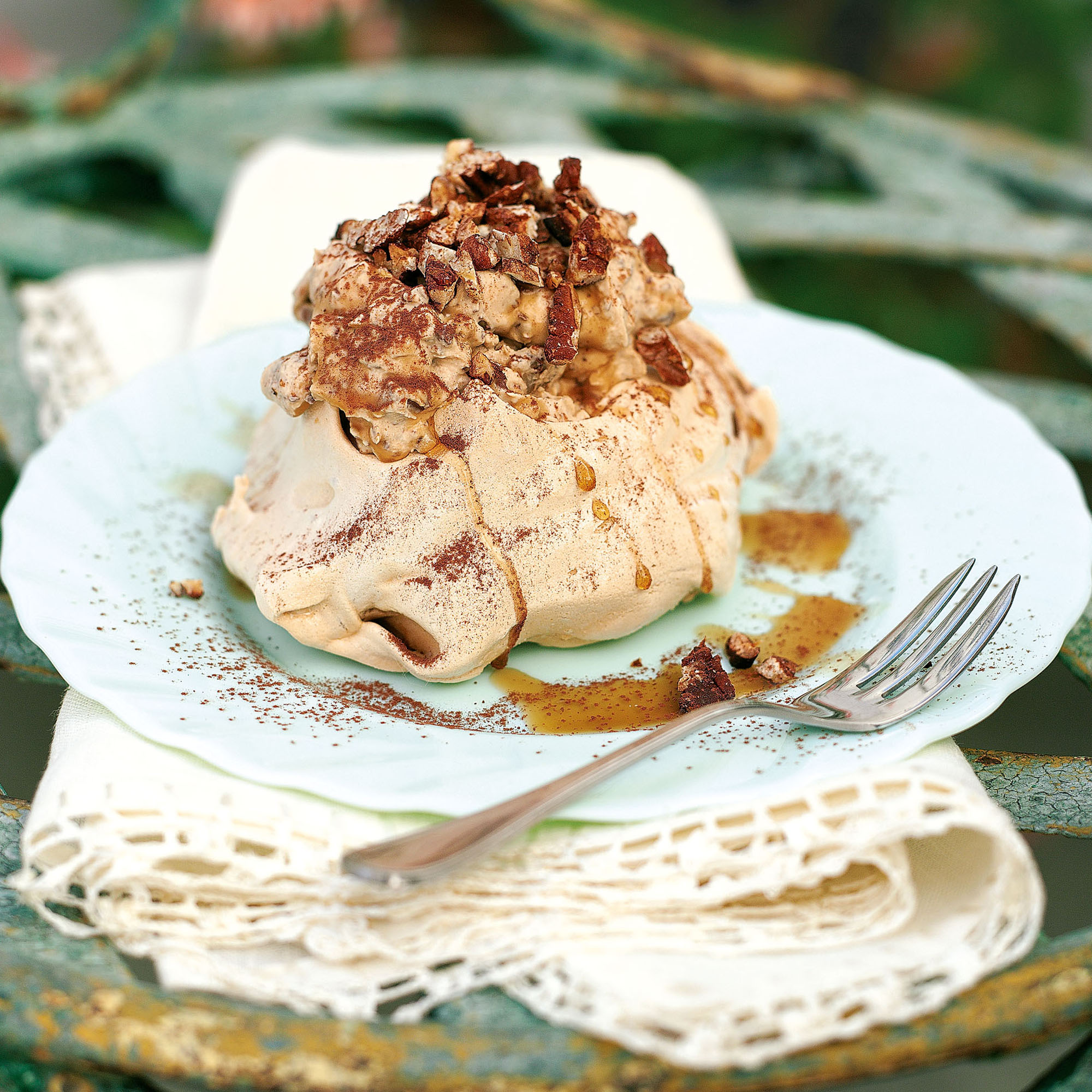 Coffee pavlovas with cappuccino cream recipe Coffee pavlovas with cappuccino cream recipe