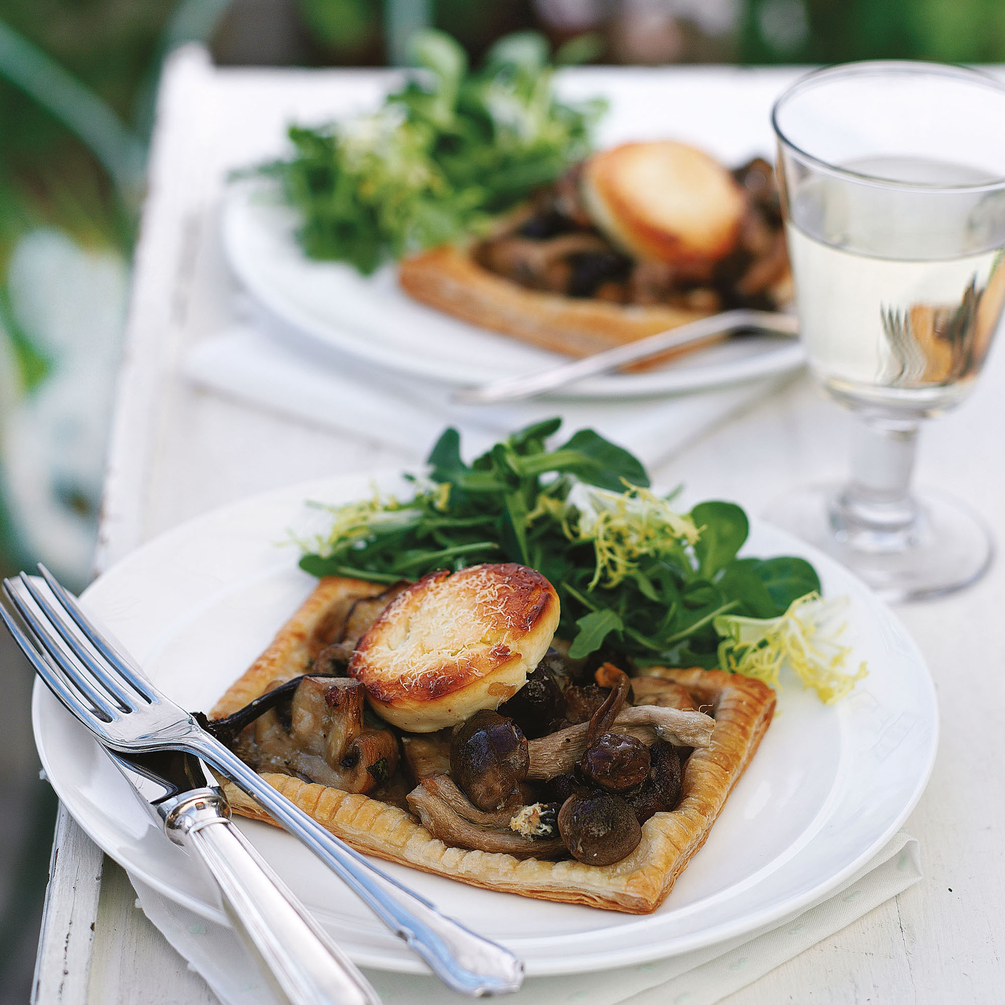 Mushroom, goat’s cheese and tarragon tartlets recipe Mushroom, goat’s cheese and tarragon tartlets recipe