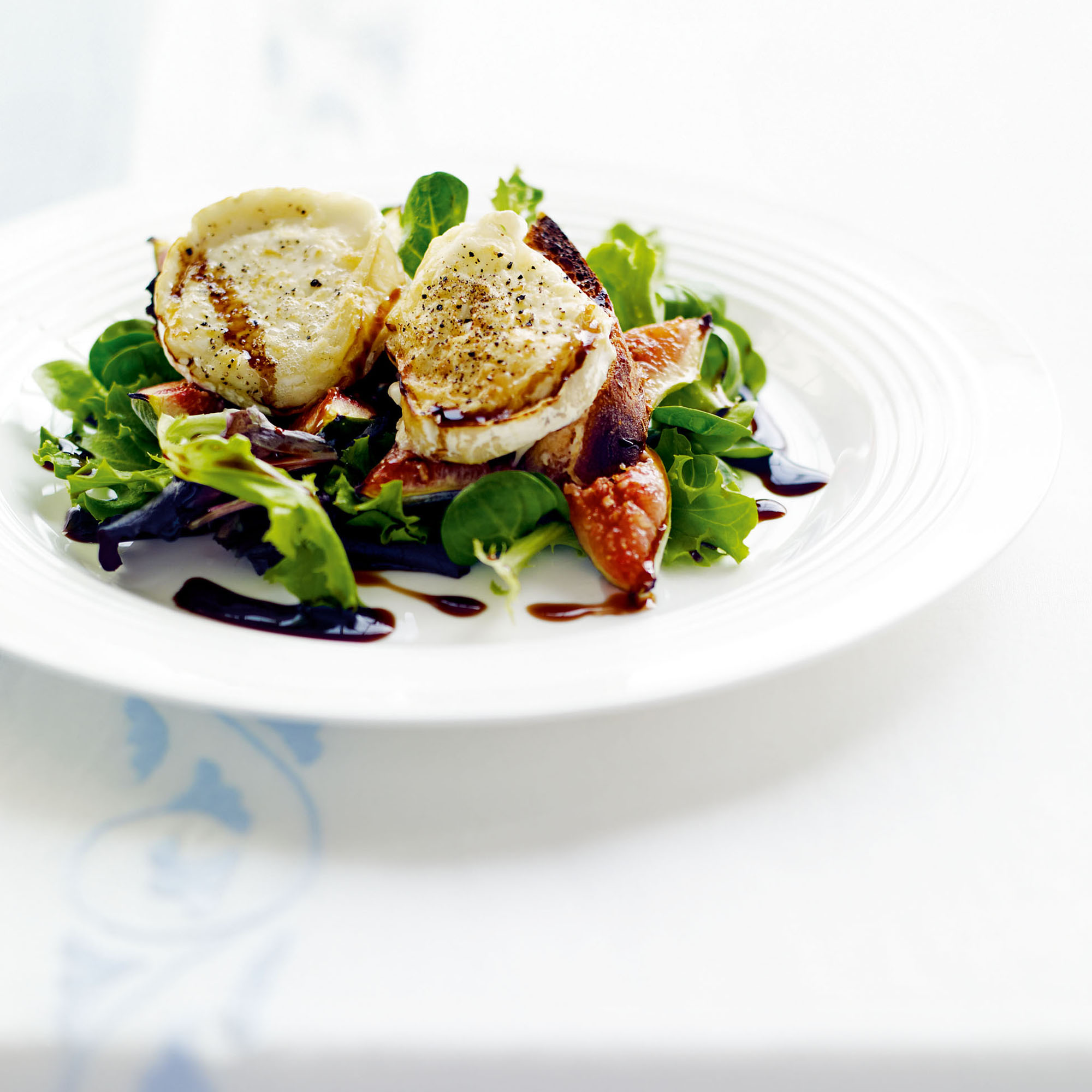Melted goats' cheese with figs and balsamic recipe