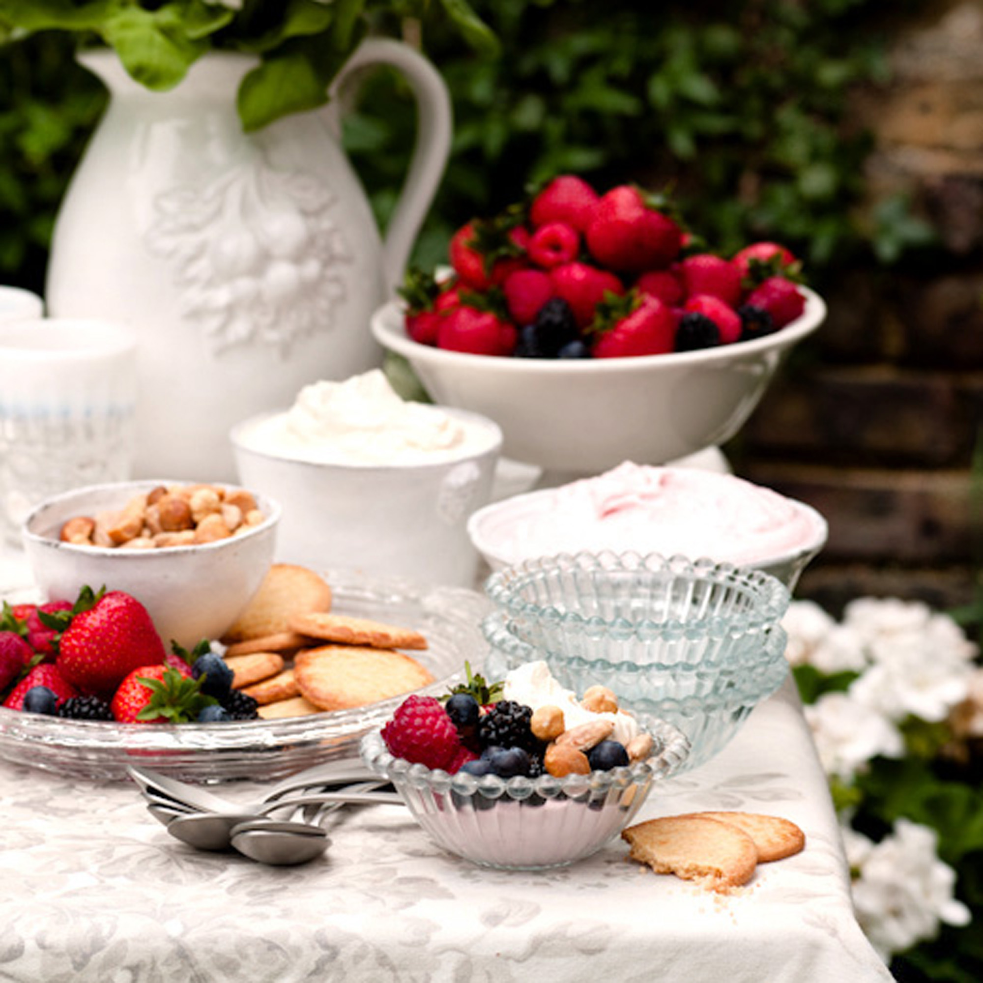 Help-yourself sundaes with vanilla and raspberry creams recipe Help-yourself sundaes with vanilla and raspberry creams recipe