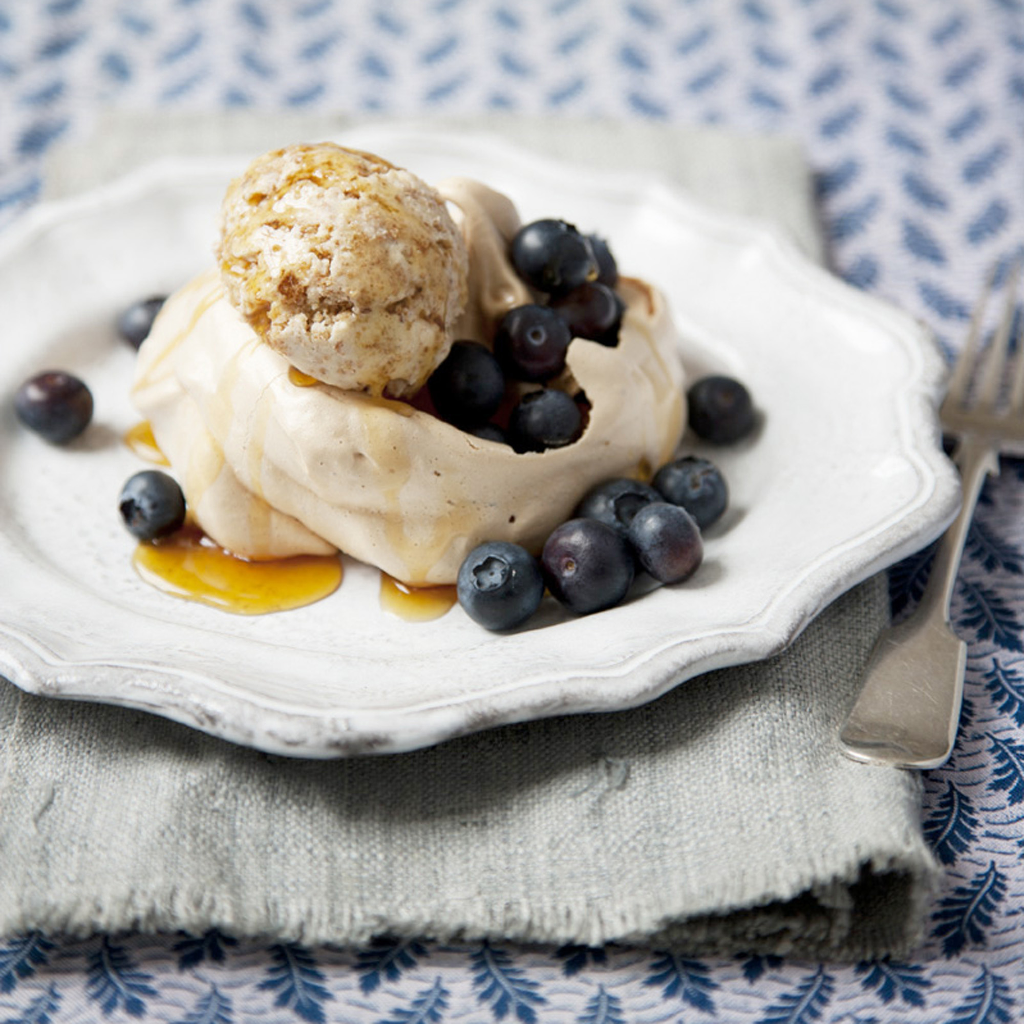 Maple syrup meringues with brown bread ice cream and blueberries recipe Maple syrup meringues with brown bread ice cream and blueberries recipe
