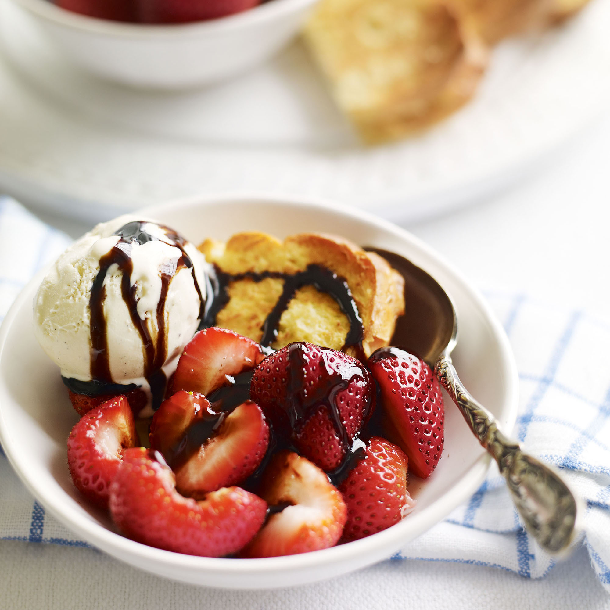 Brioche toast with strawberries and balsamic glaze recipe