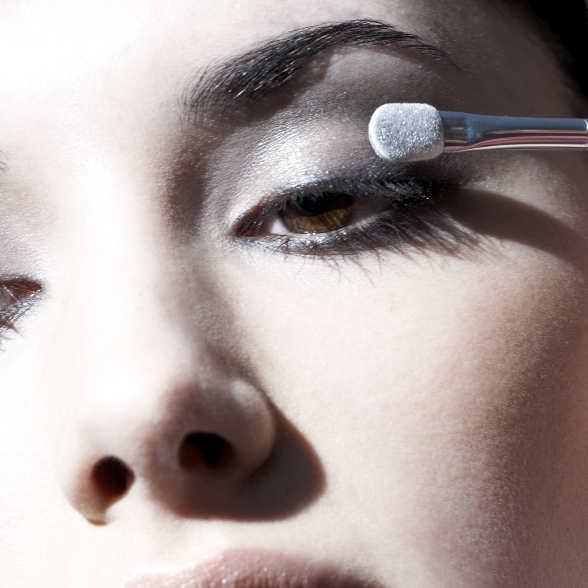 woman and home-6 steps to creating a smoky eye