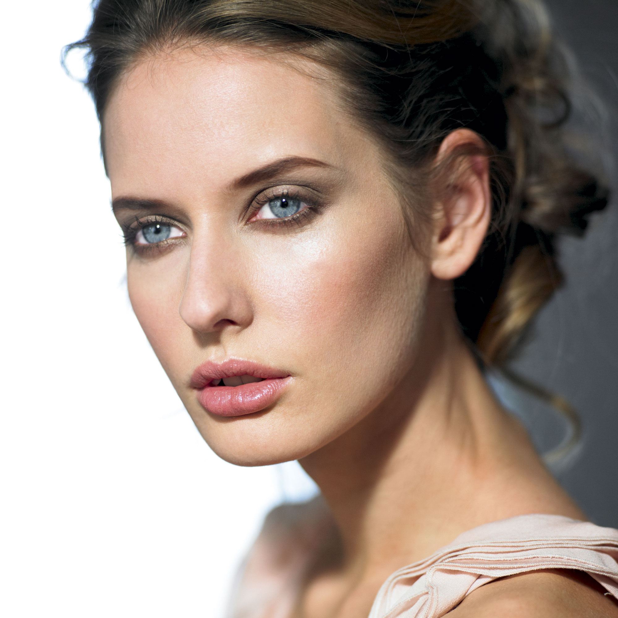 Model Image-woman and home-beauty tips