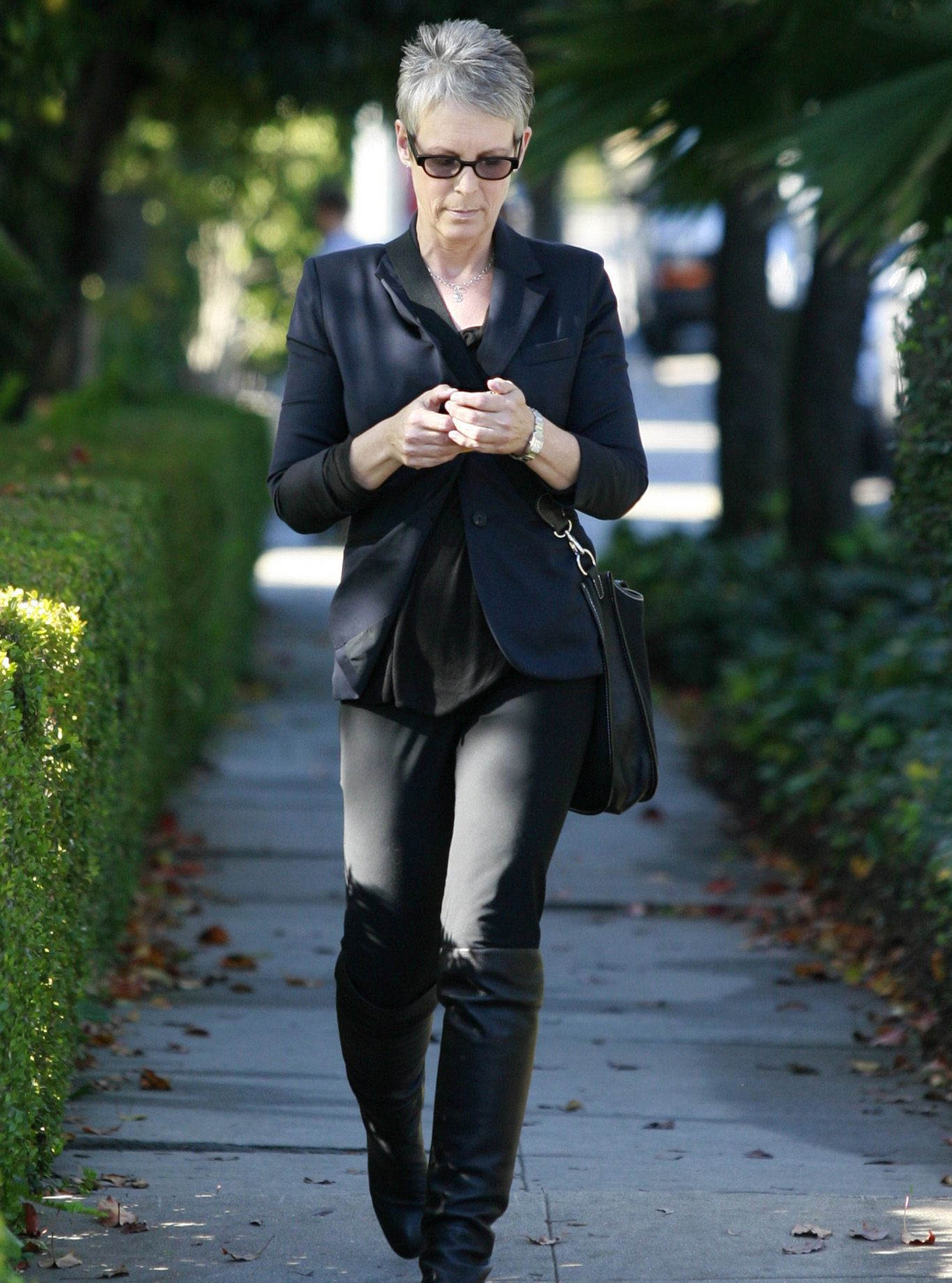 Celebs Looking Fabulous Over 50 Off Duty Jamie Lee Curtis Woman