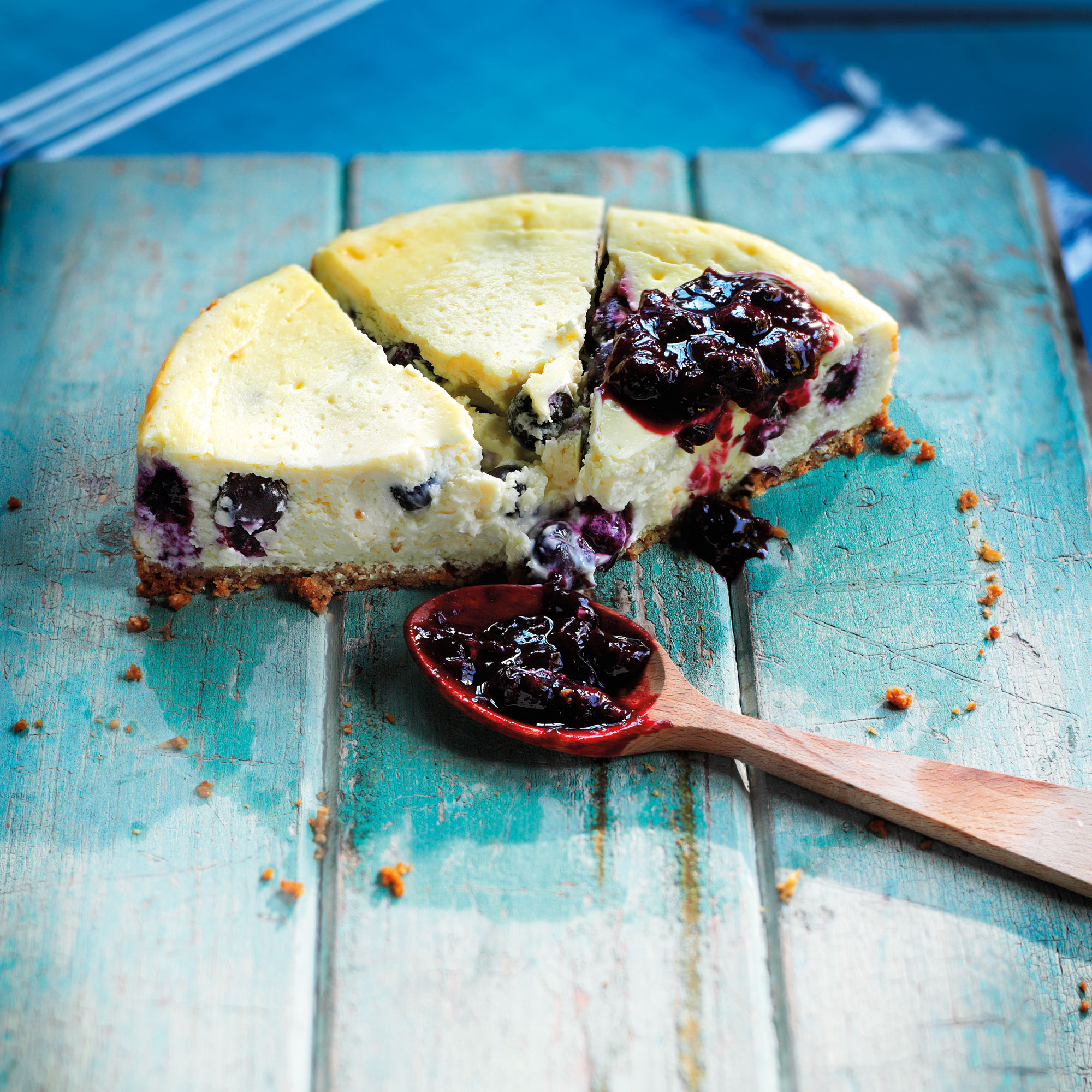 Baked Blueberry and Vanilla Cheesecake baked cheesecake-blueberry-vanilla-cheesecake-desert-woman and home
