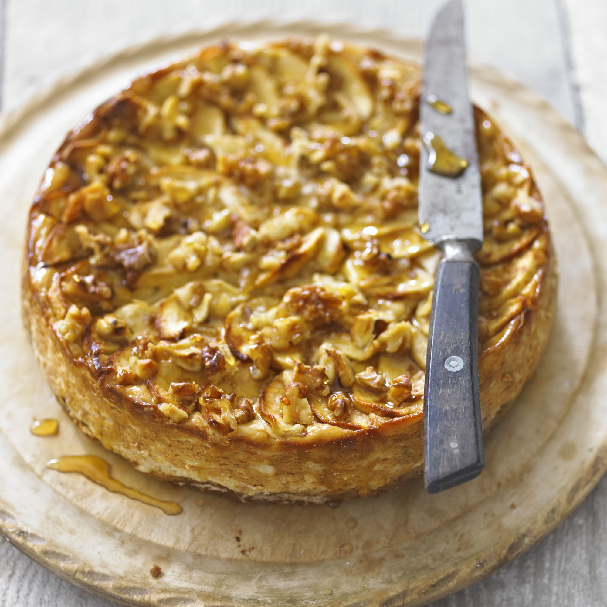 Baked apple, cinnamon and walnut cheesecake recipe Baked apple, cinnamon and walnut cheesecake recipe