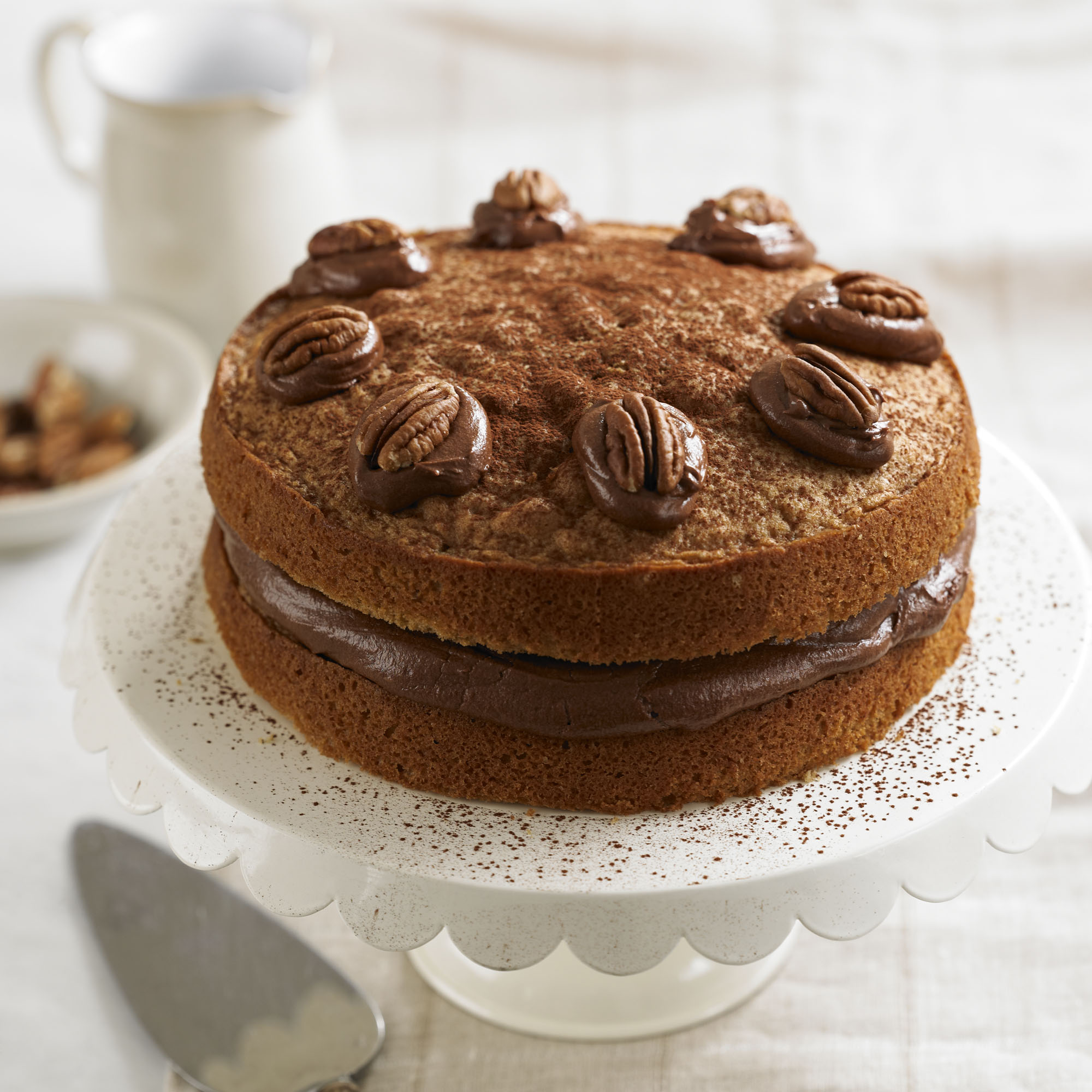 Coffee & pecan victoria sponge cake recipe Coffee & pecan victoria sponge cake recipe