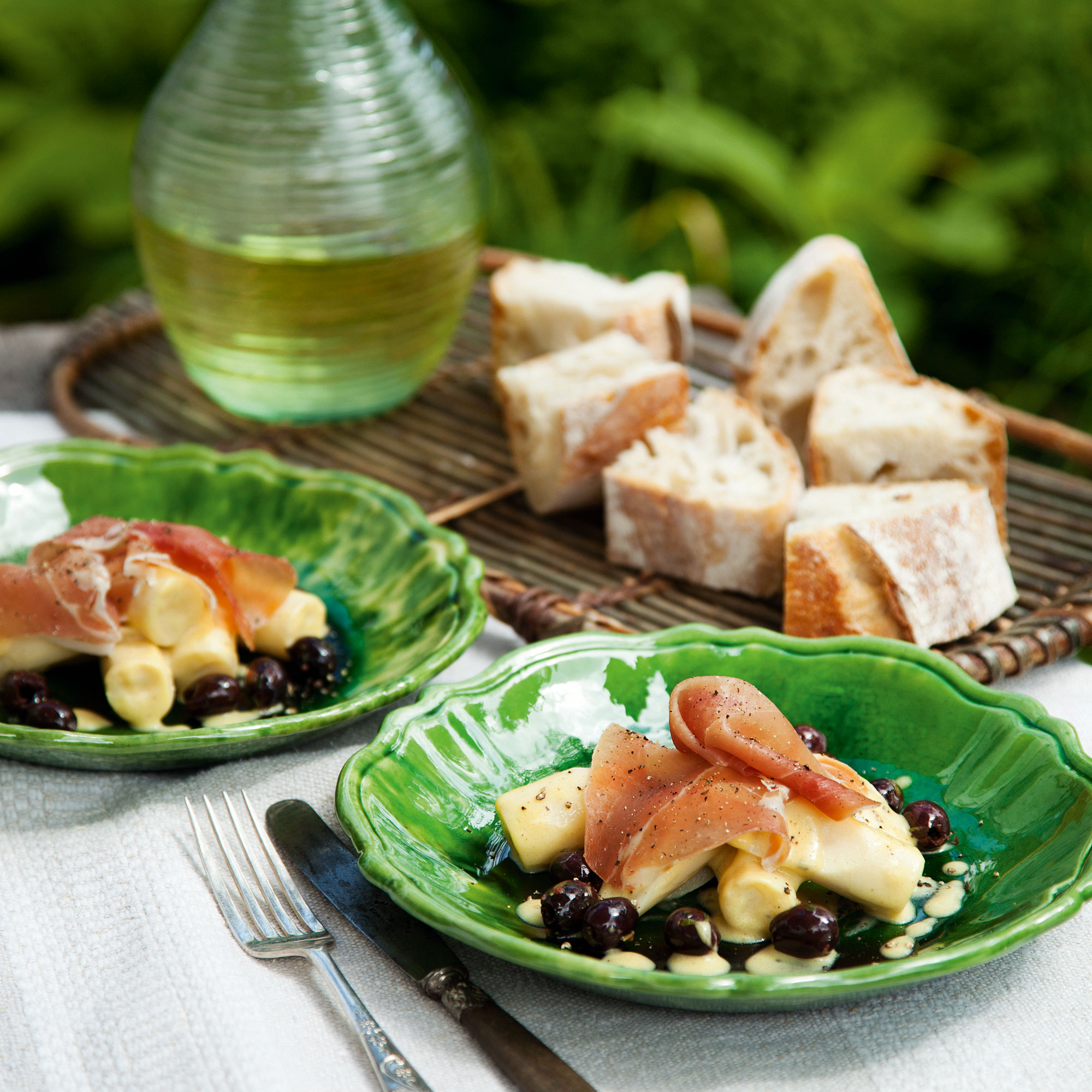 Palm hearts with Serrano ham, olives and vinaigrette Palm hearts with Serrano ham, olives and vinaigrette