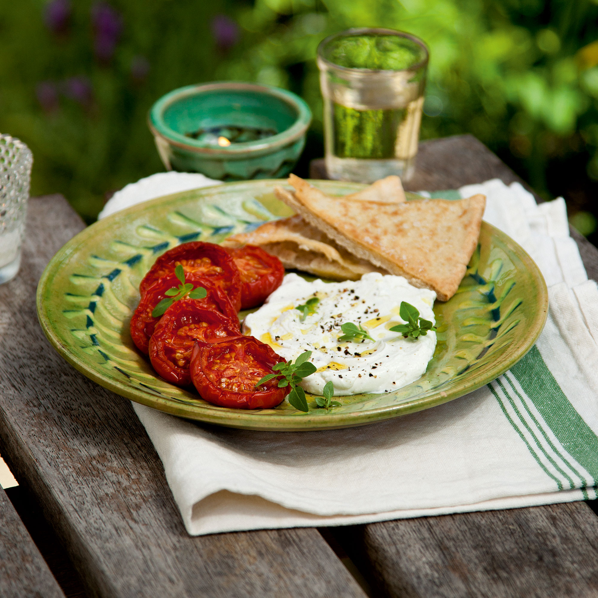 Fresh Goats' Cheese with Roasted Tomatoes and Crispy Pitta Fresh Goats' Cheese with Roasted Tomatoes and Crispy Pitta