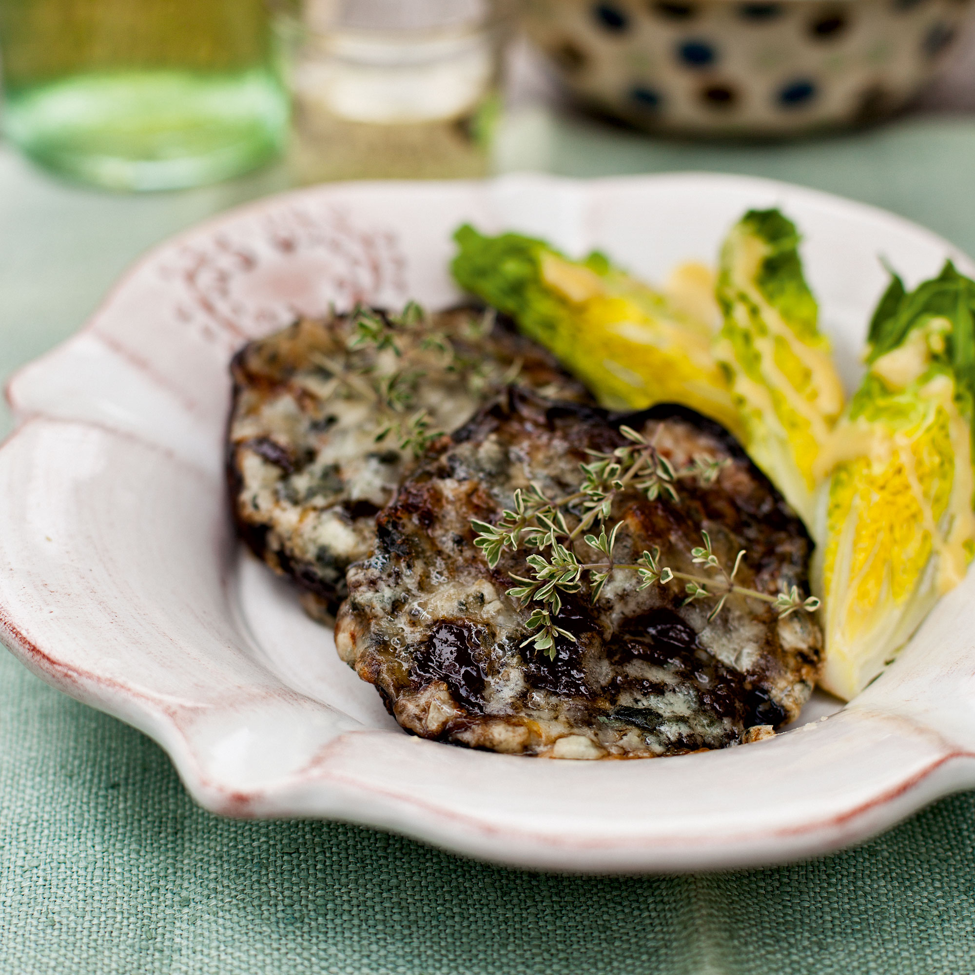 Baked mushrooms with onions and Roquefort Baked mushrooms with onions and Roquefort