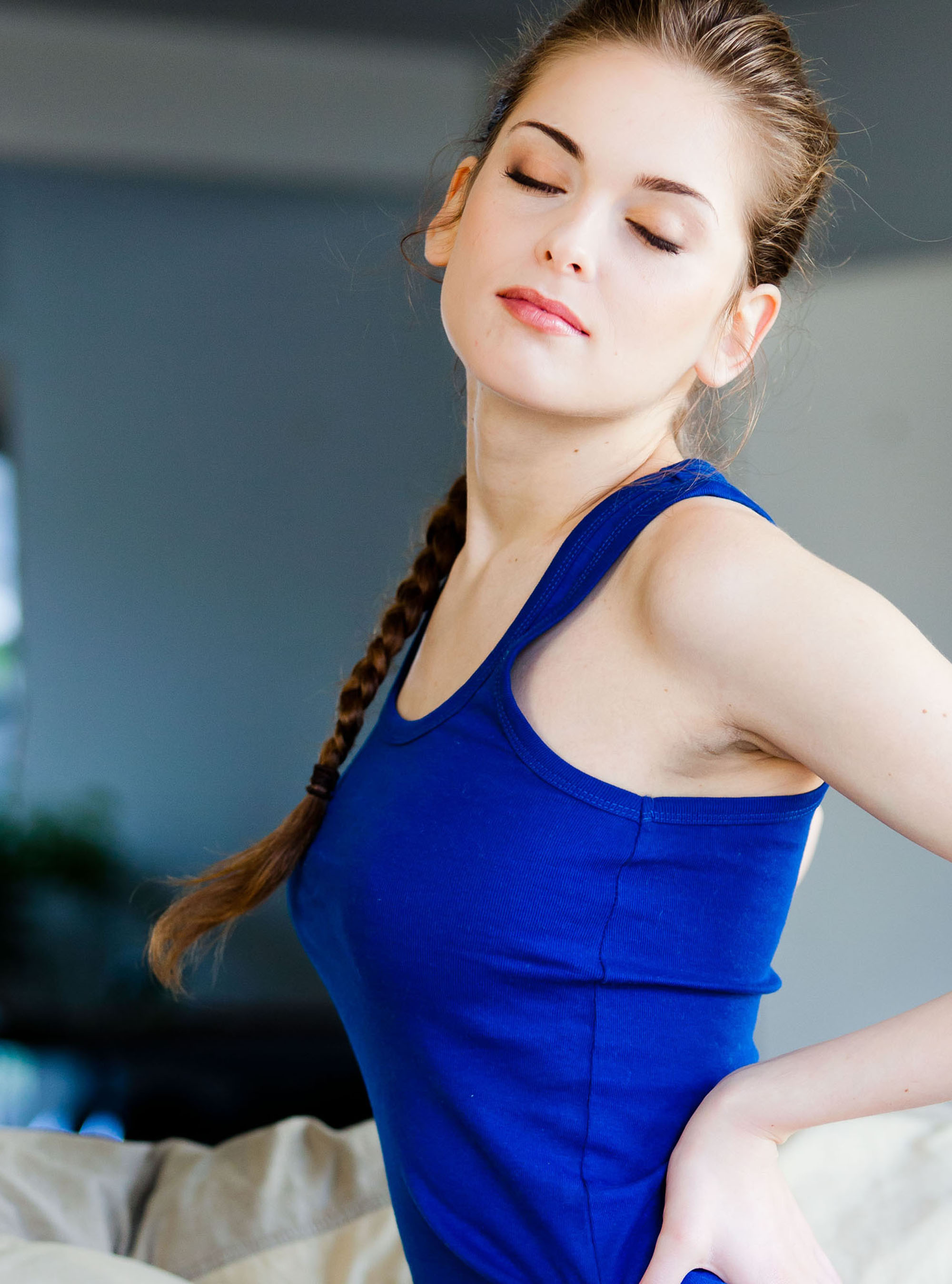 picture of woman waking up-How to avoid jet lag