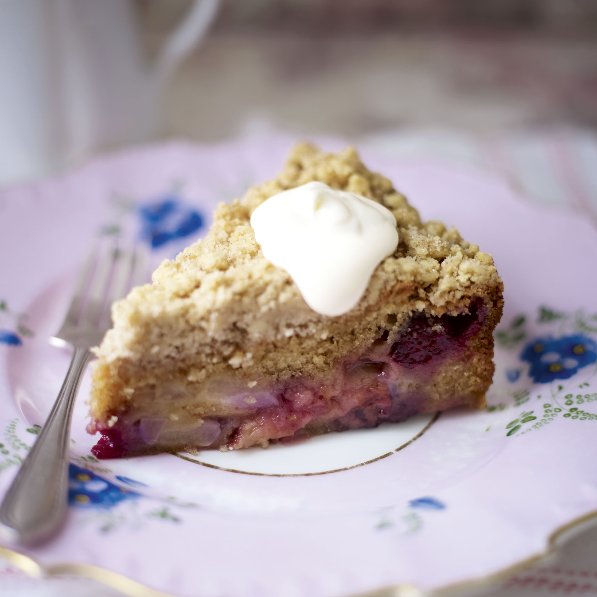 Autumn crumble cake with streusel topping