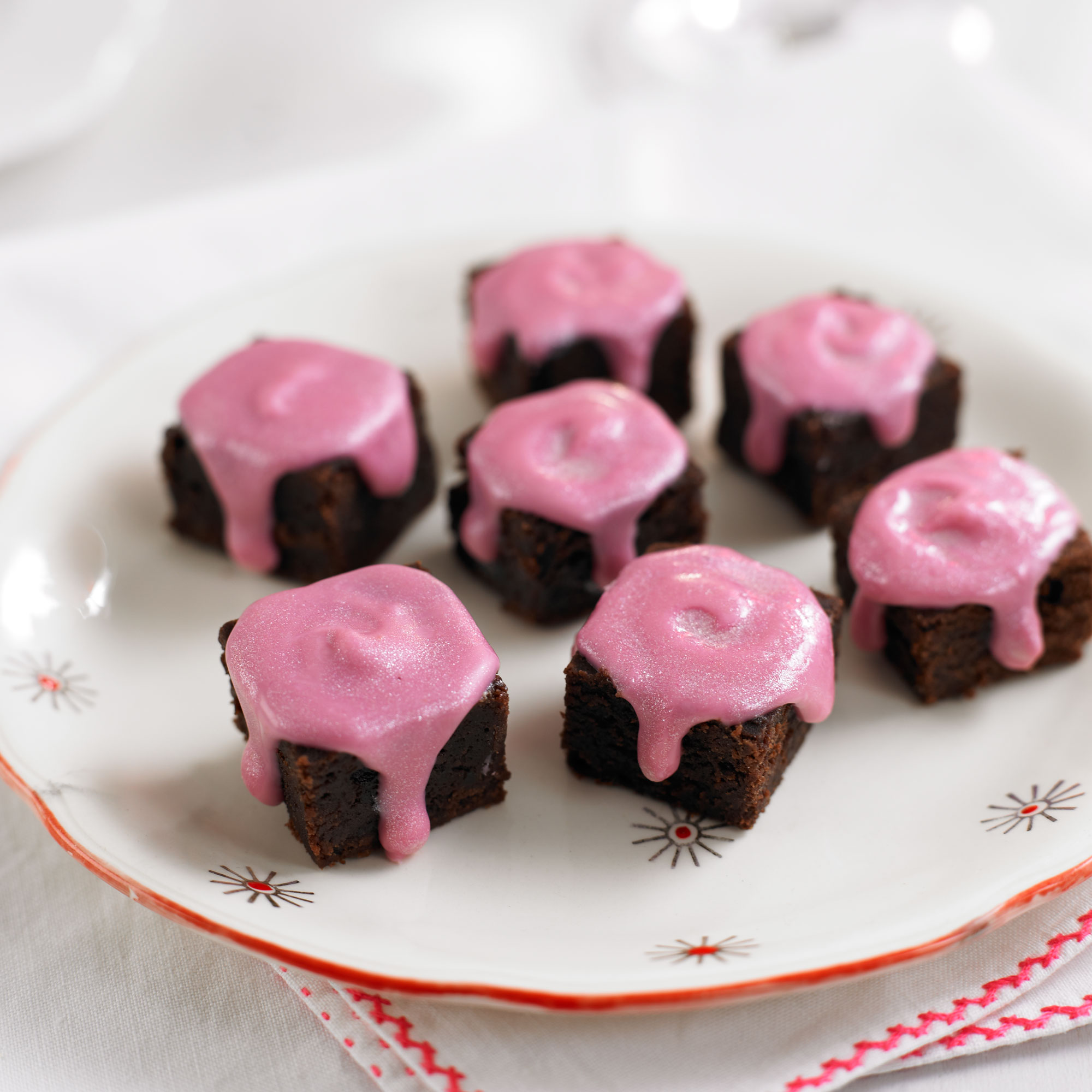 Strawberry Brownie Bites Strawberry Brownie Bites