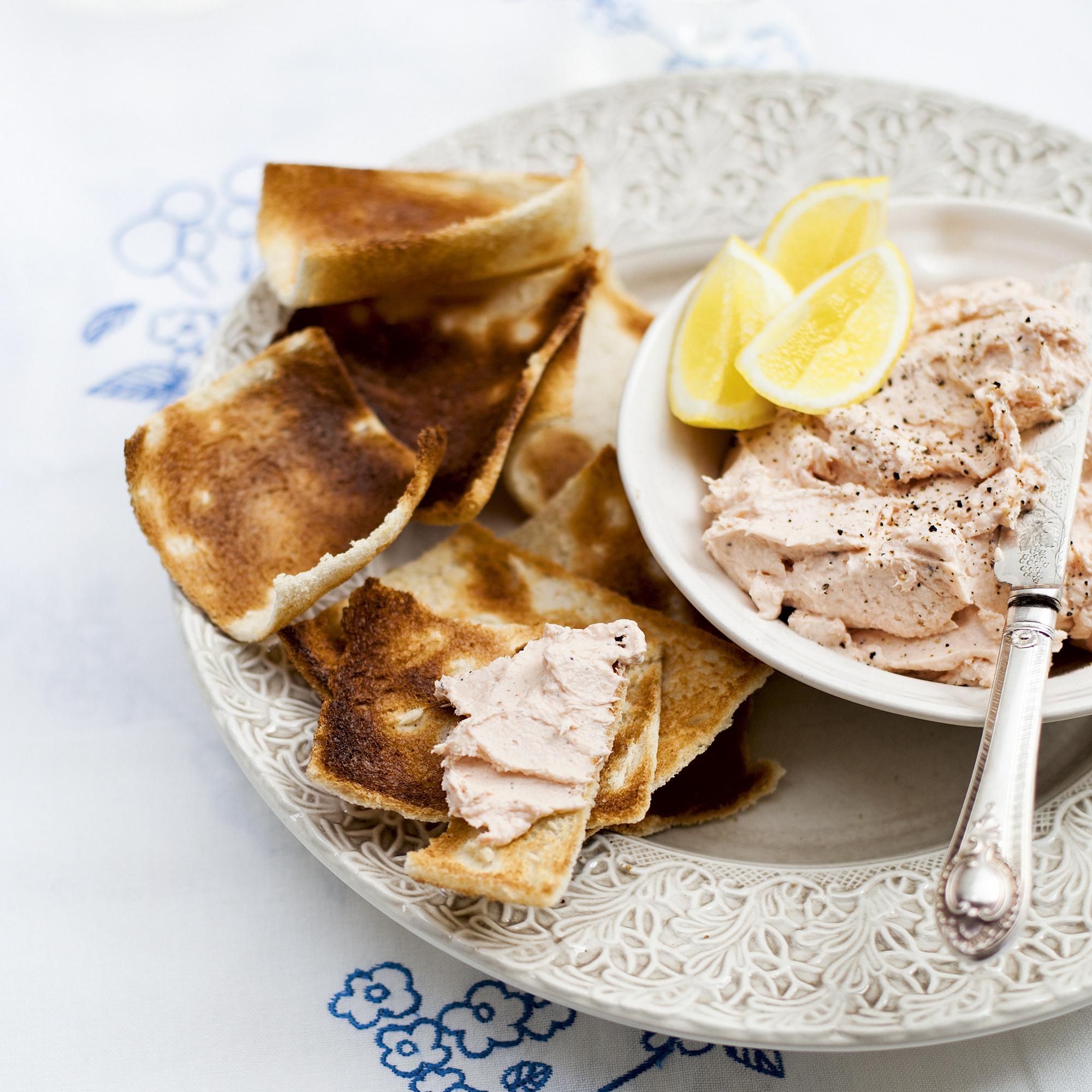 Smoked trout p�t� on toast