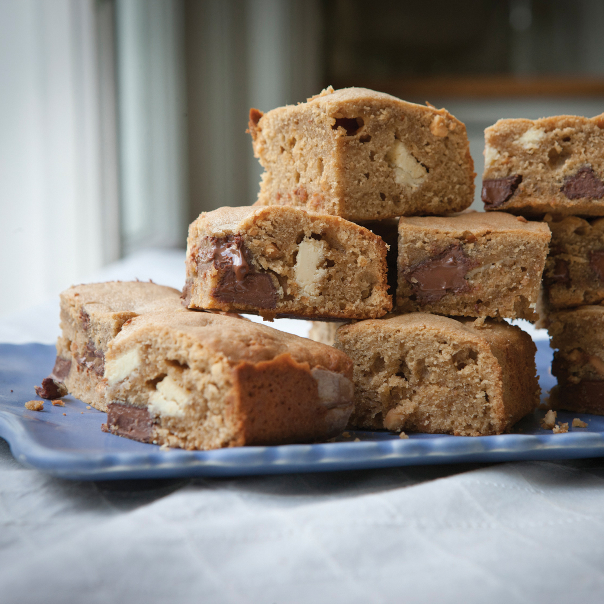 Peanut Butter and Chocolate Blondies Peanut Butter and Chocolate Blondies
