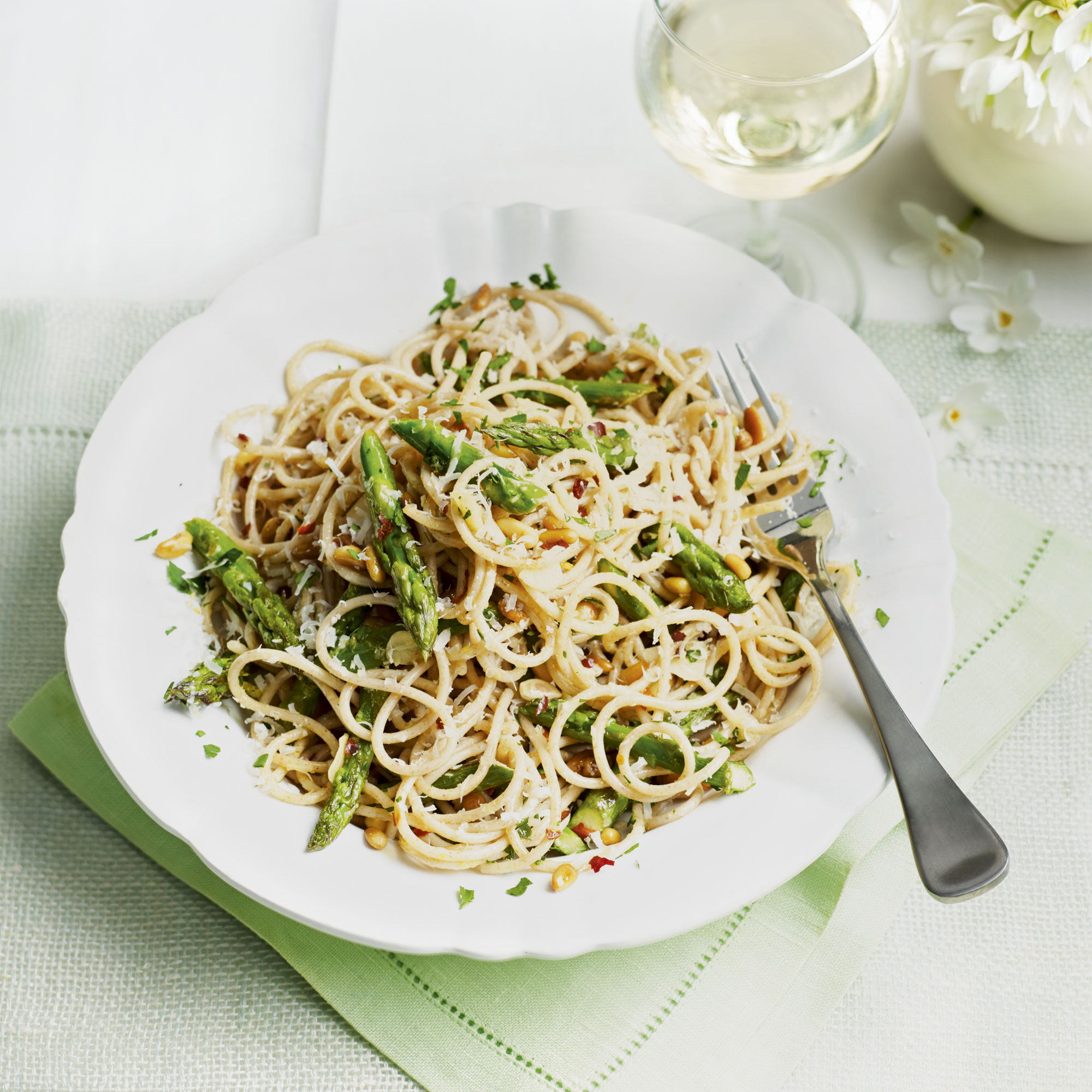Farro Spaghetti with Asparagus and Pine Nuts farro spaghetti with asparagus and pine nuts - healthy - quick spaghetti meal - woman and home