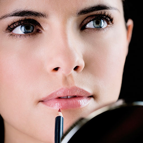 10 Beauty Essentials For Your Desk