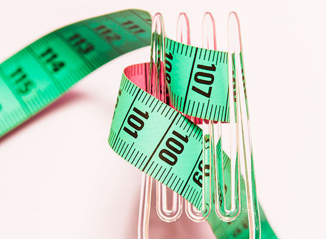 Struggling with your New Year diet? So often it's a case of mind over matter and we've got insider info to beat the mental battle. From listening to classical music while you eat to simply standing up more - transform your waistline with these mind tricks