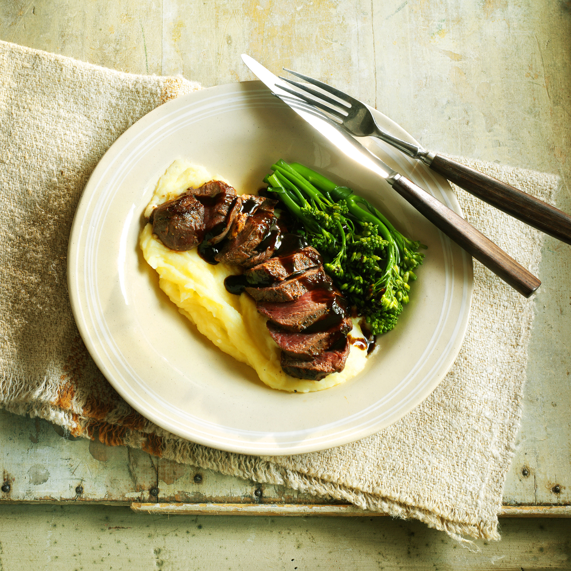 Venison Steak with Redcurrant Sauce Venison Steak with Redcurrant Sauce