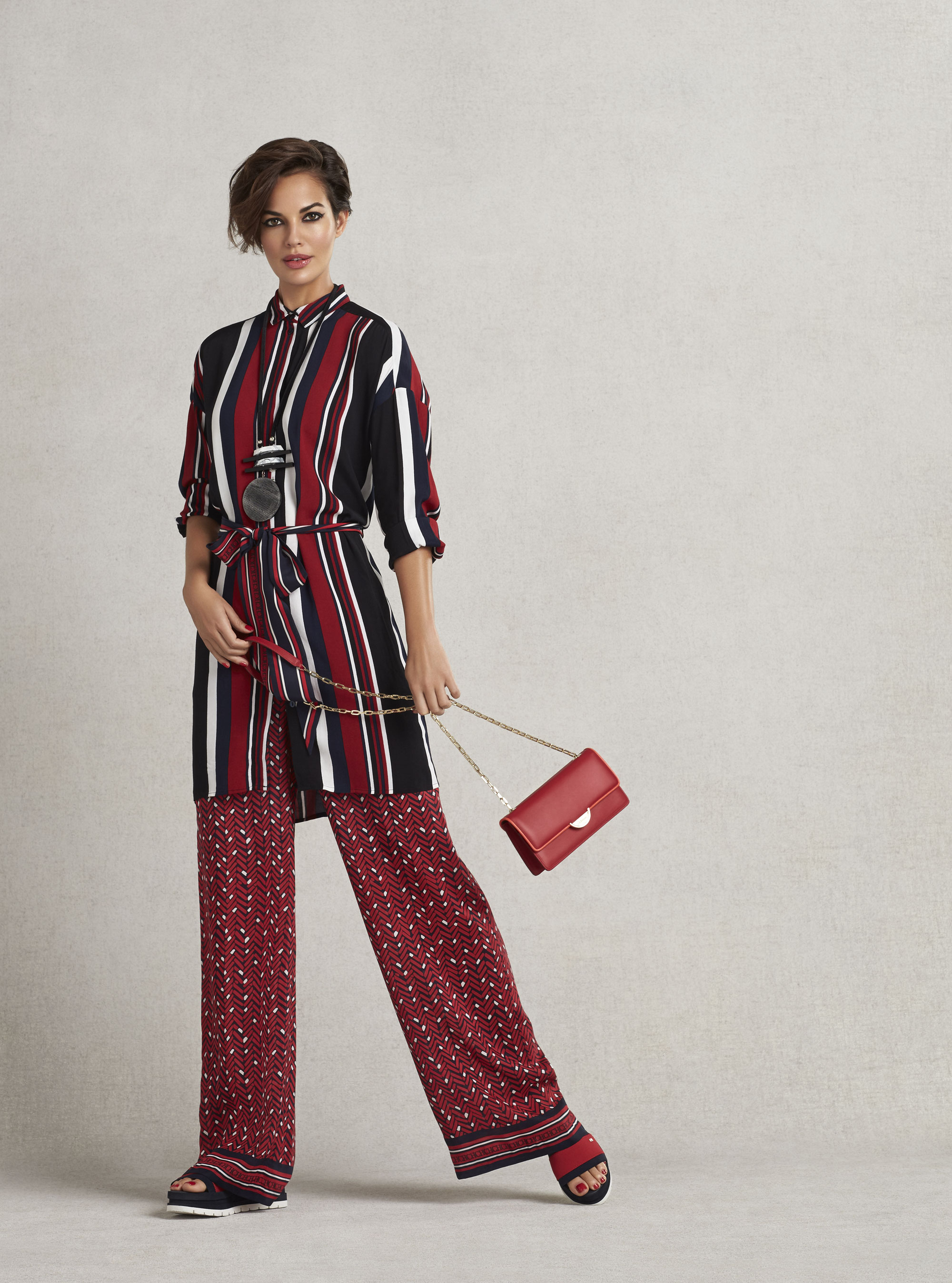 Wide Leg Trousers: THE Most Flattering Item In Your Wardrobe Wide Leg Trousers: THE Most Flattering Item In Your Wardrobe