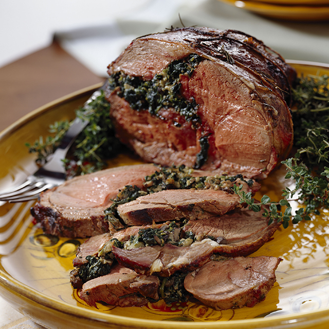 How to debone, tie and stuff a leg of lamb How to debone, tie and stuff a leg of lamb