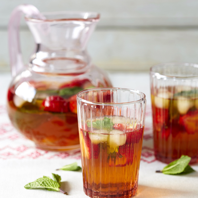 Iced Tea Made With Rooibos and Strawberries Iced Tea Made With Rooibos and Strawberries